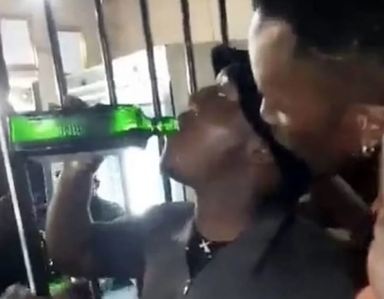 Homem morre após beber garrafa de licor em dois minutos durante competição 