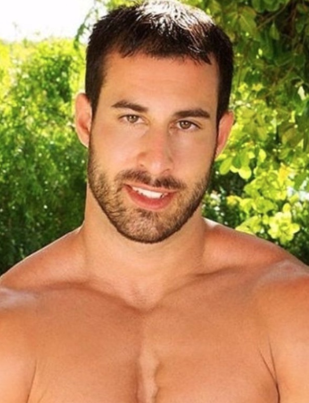 Ator pornô Jason Pacheco morre aos 33 anos após pedir ajuda na internet