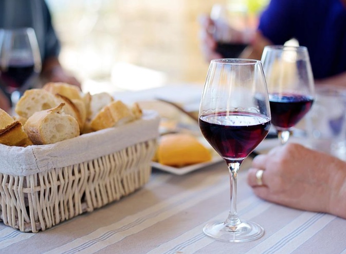 Duas taças de vinho por semana são o suficiente para causar alterações no cérebro