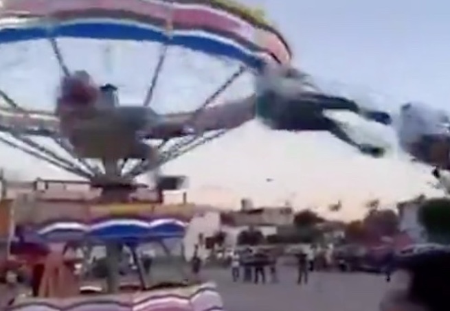 Brinquedo se desprende e arremessa visitantes em festival; Vídeo 