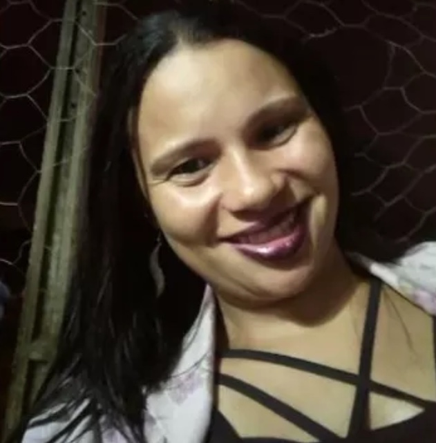 Mulher é morta a tiros pelo ex-marido enquanto tomava banho; Ele se matou 