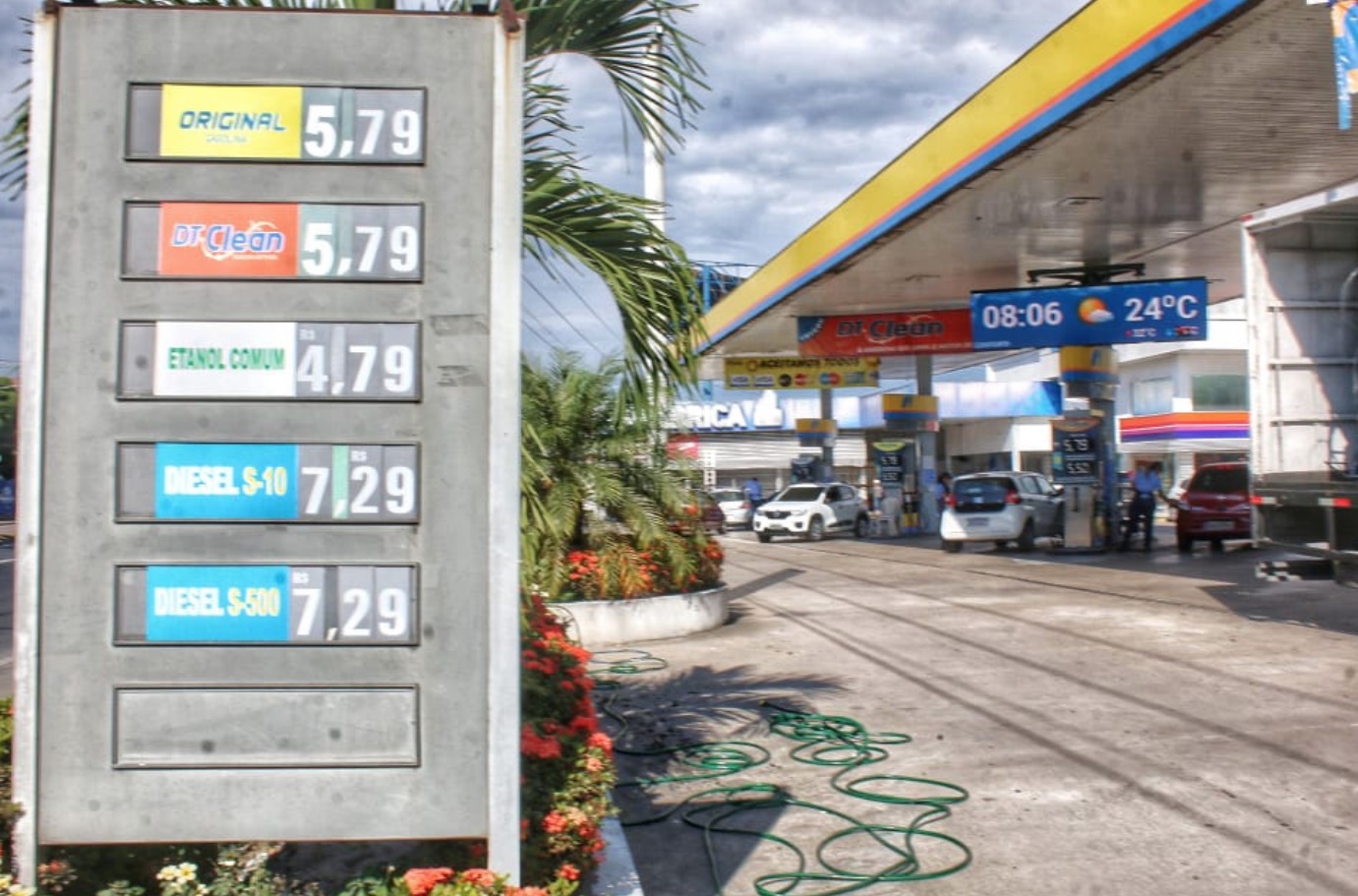 Após redução de impostos, gasolina chega a R$ 5,79 em postos de Manaus