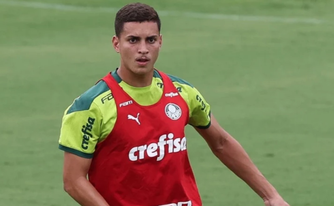 Zagueiro Renan terá que pagar fiança de R$ 242 mil para deixar prisão 