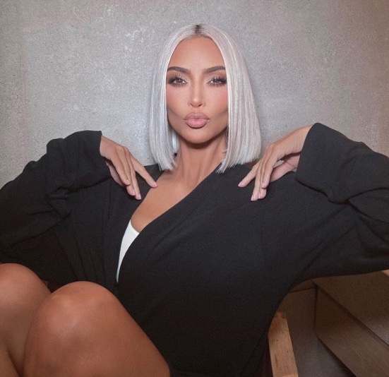 Kim Kardashian é criticada após publicar frase motivacional sobre 'não ter tudo'
