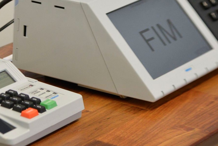 Eleições 2022: urnas eletrônicas terão tradução em Libras