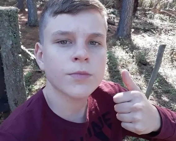 Adolescente morre após descarga elétrica em campo de futebol