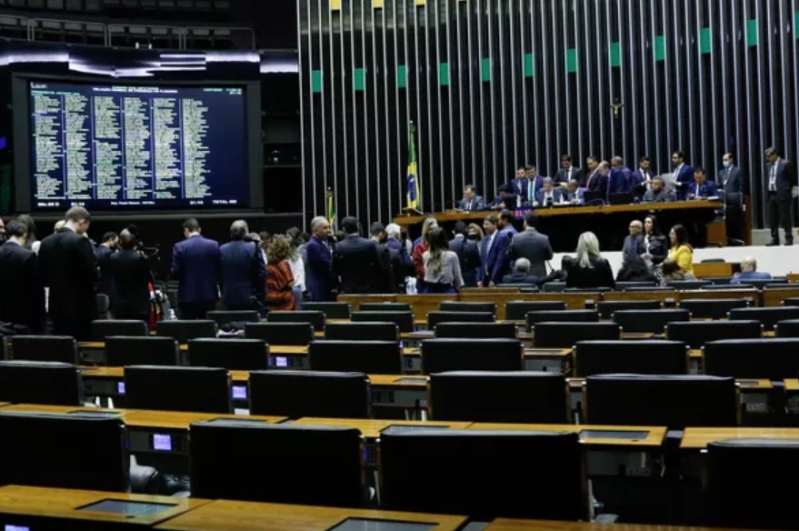 Congresso retorna do recesso de olho na eleição e concentrado em sessões