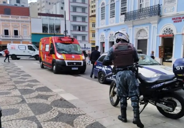 Morador de rua leva facada ao cobrar R$ 10 de ‘amigo’ em praça