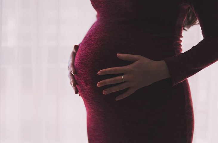 Ingerir álcool durante a gravidez pode causar síndrome alcoólica fetal