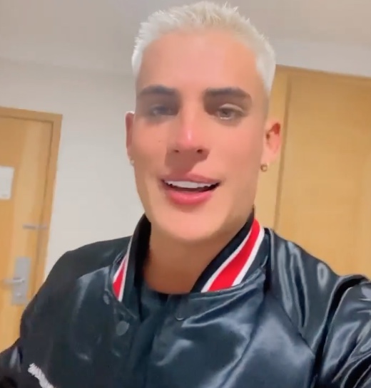 Superou? Tiago Ramos cobre tatuagem em homenagem à mãe de Neymar