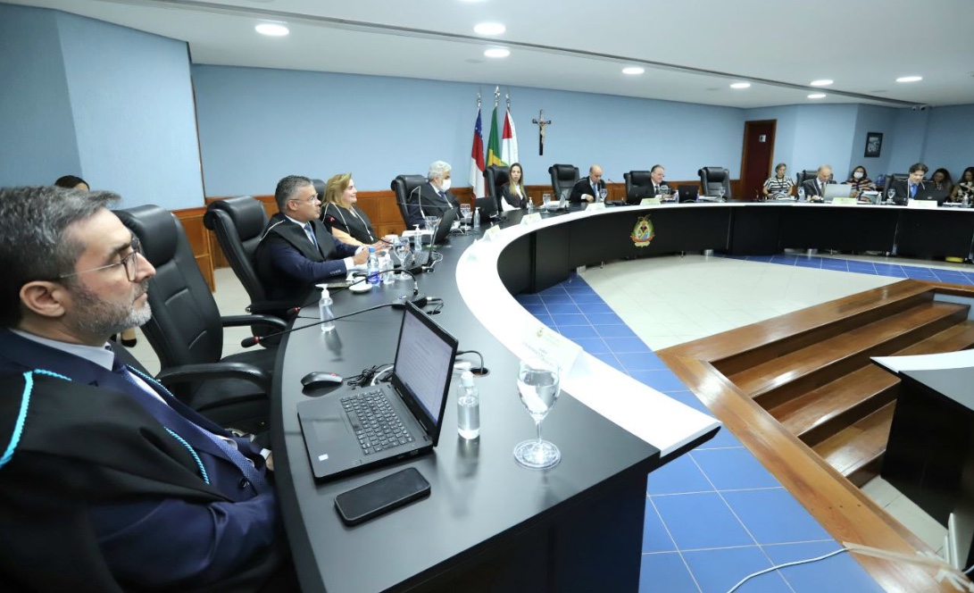 TCE multa em R$ 1,3 milhão vereador no Amazonas