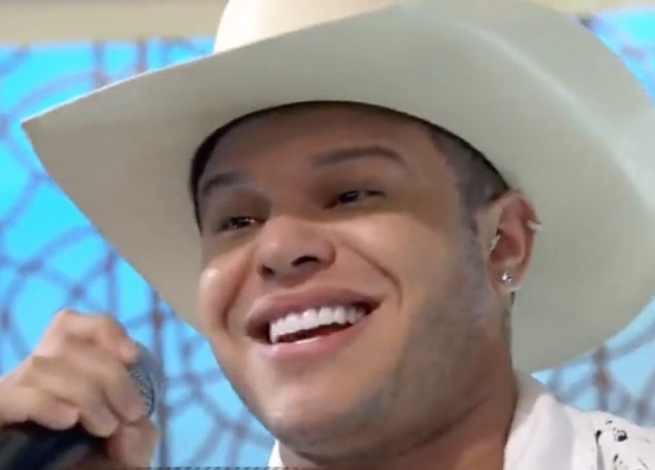 Vídeo: Tierry é detonado após cantar ao vivo no Encontro: ‘fica gemendo’