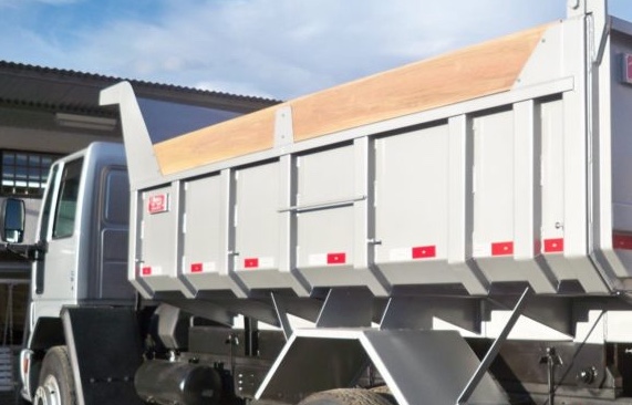 Motorista tem cabeça esmagada por caçamba enquanto trabalhava