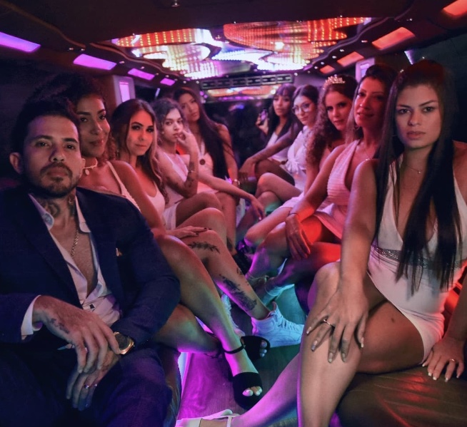 Modelo casado com 8 mulheres tem mansão pichada: ‘família do demônio’