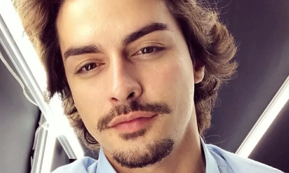 Ator Nilton Moreira morre aos 32 anos vítima da covid 