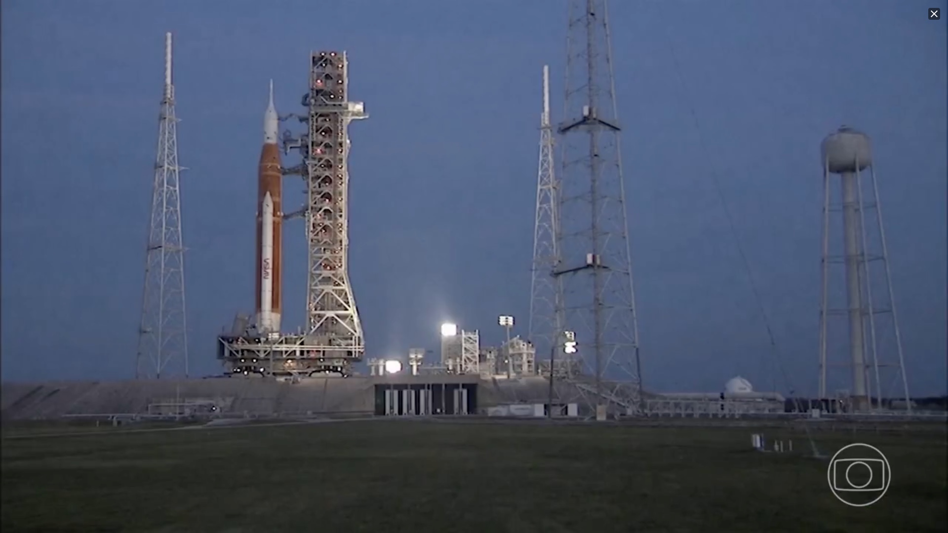 Foguete que levará astronautas à lua fará voo teste nos próximos dias