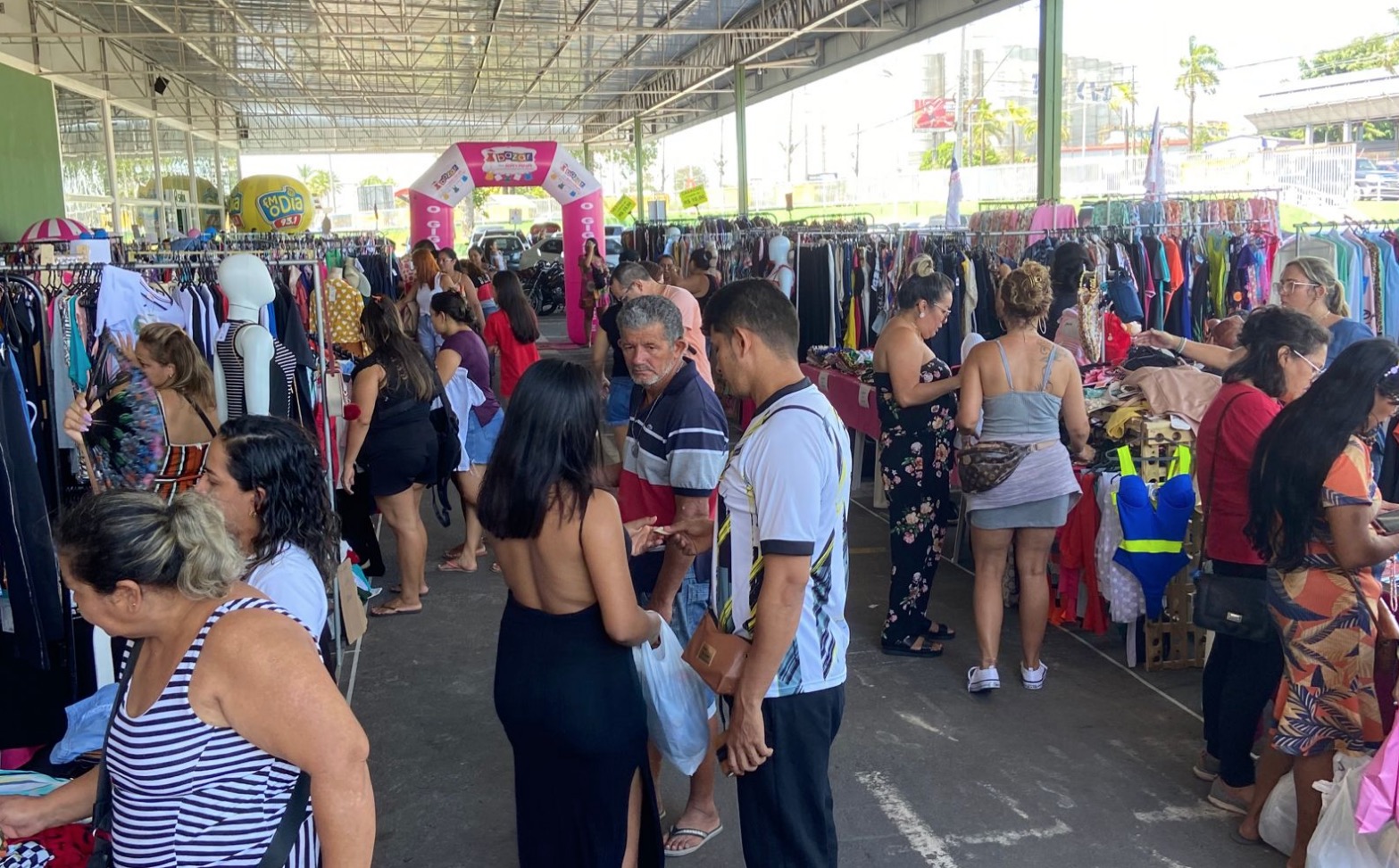 Bazar da Rayana terá produtos a partir de R$ 1 neste sábado em Manaus