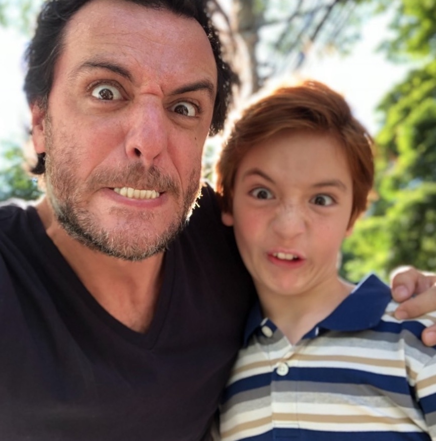 Rodrigo Lombardi publica foto rara do filho: 'saudade'