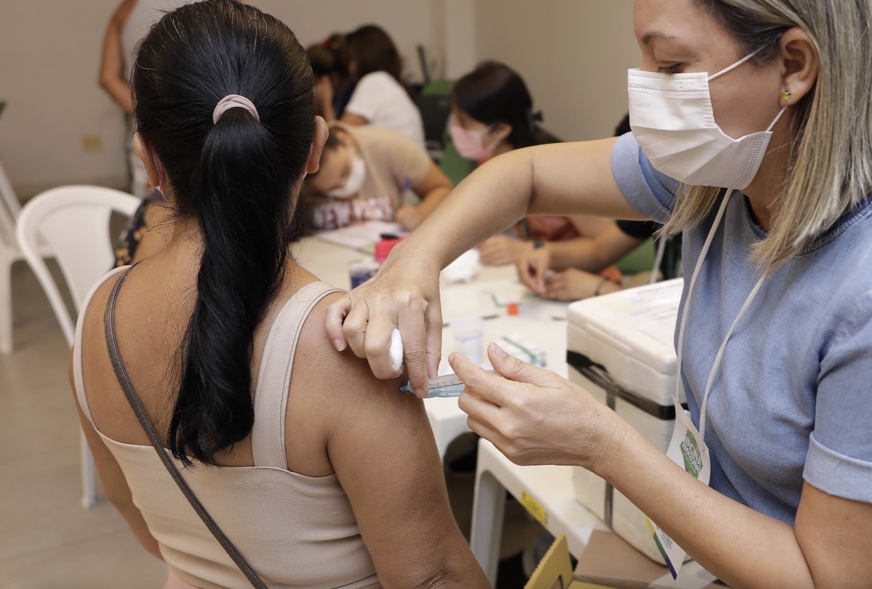 Procura por vacina contra Covid-19 cai 65% em Manaus