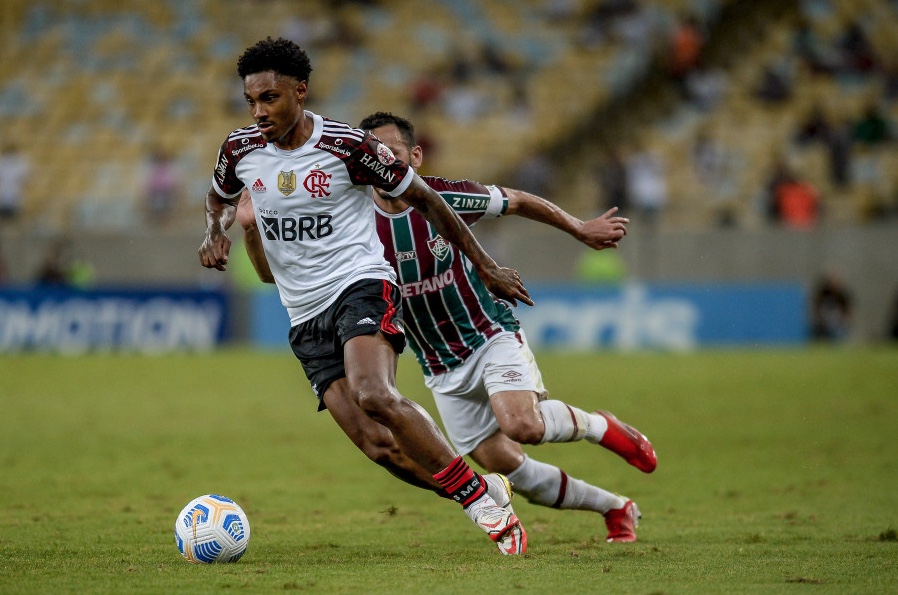 Vitinho está de saída do Flamengo e já se despediu dos companheiros 