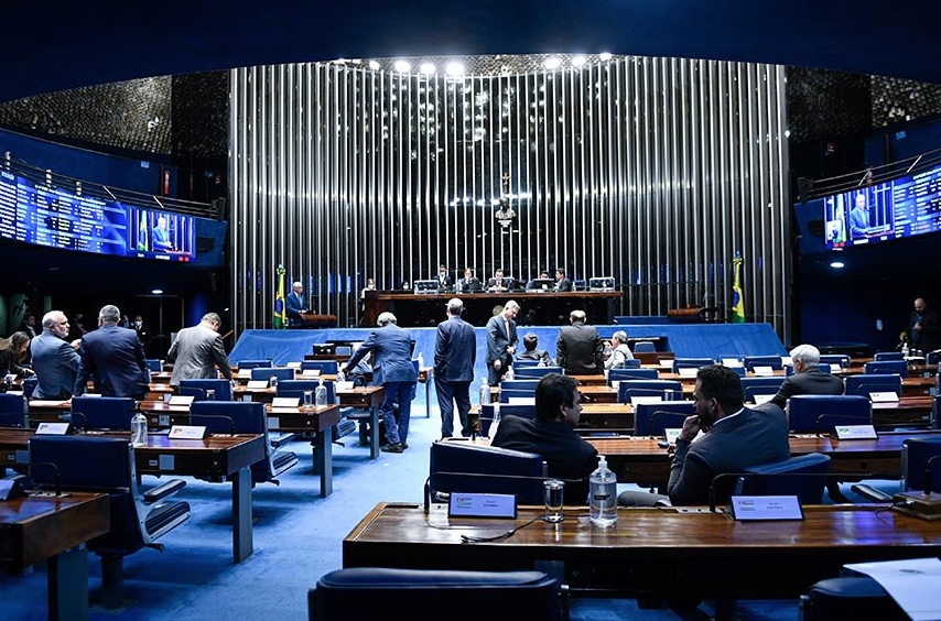 Senado aprova projeto que obriga planos a cobrir tratamentos fora do rol da ANS