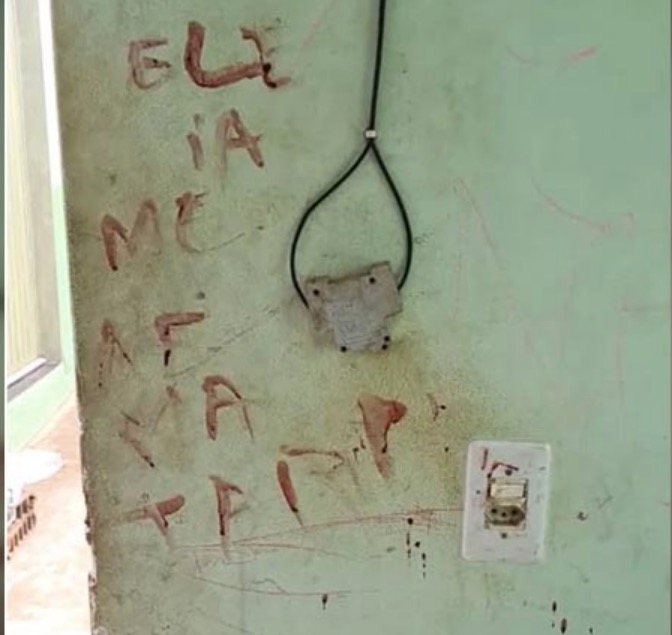 Mulher é presa após matar amante e escrever recado com sangue da vítima na parede
