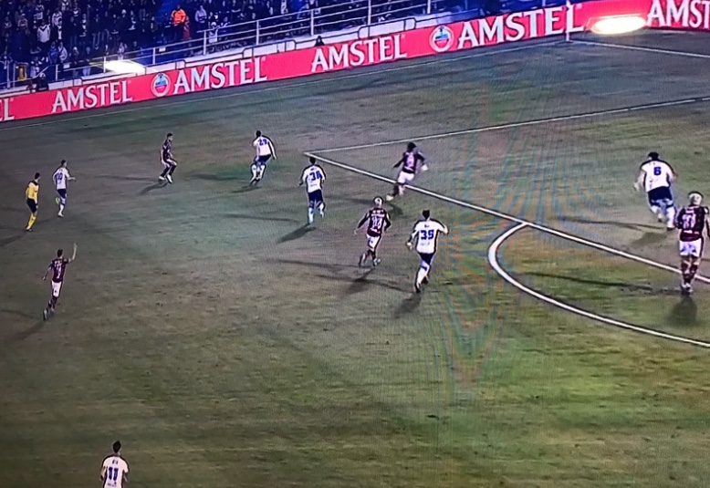 Flamengo inicia disputa com Vélez por vaga na final da Libertadores
