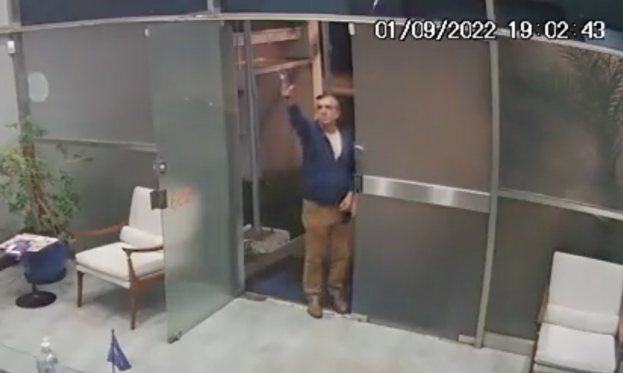 Deputado atira dentro de diretório do PSDB; vídeo