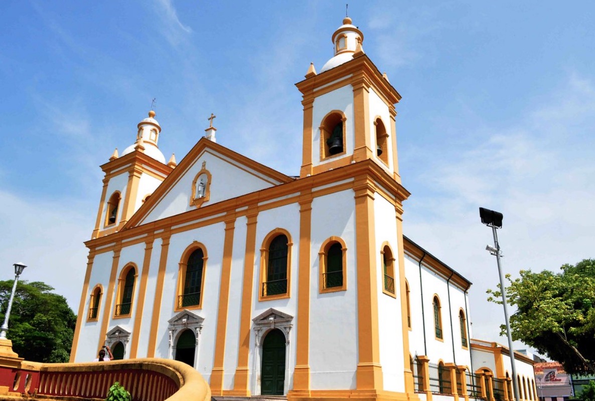 Igreja da Matriz em Manaus é interditada por risco de desabamento