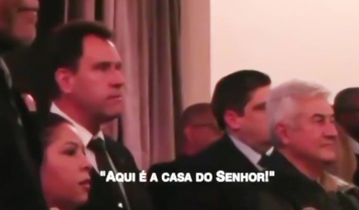 Vídeo: Ex-ministro Marcos Pontes pede voto em igreja e fiel se irrita: ‘tá errado isso’