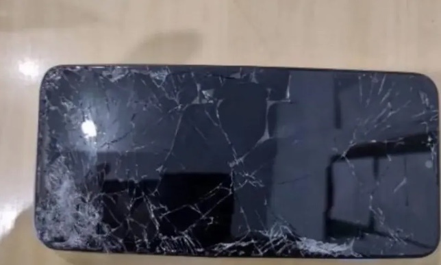 Filho agride mãe por não gostar de roupas que ela havia comprado para neto