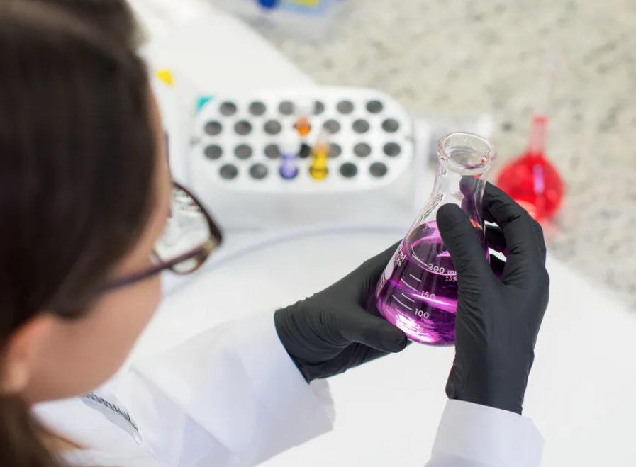 Bactéria encontrada no Rio Amazonas combate avanço do câncer de intestino