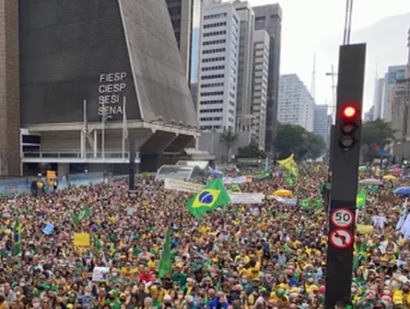 Ato na Paulista tem Pai Nosso e oração contra o comunismo