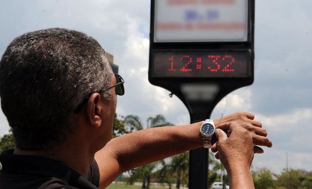 Governo toma decisão sobre retorno do horário de verão em 2022