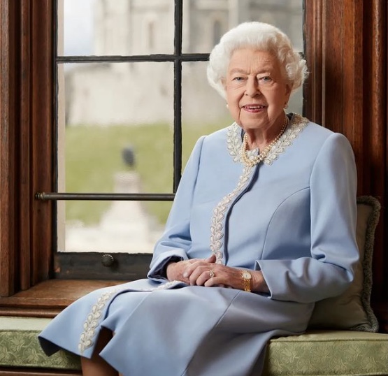 Rainha Elizabeth II pode ter sofrido queda, diz agência 