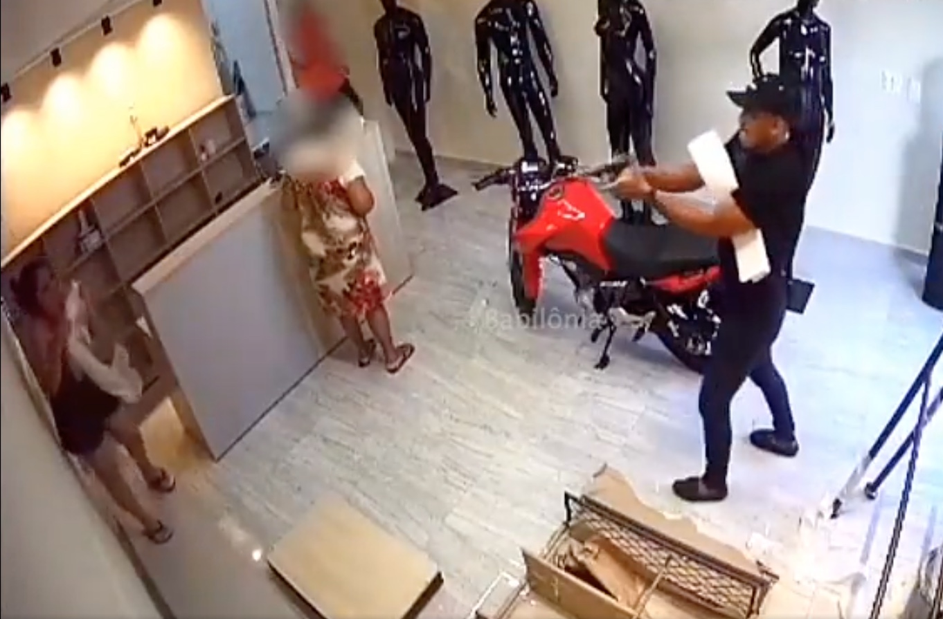 Vídeo mostra momento em que mulheres são executadas em loja na Compensa