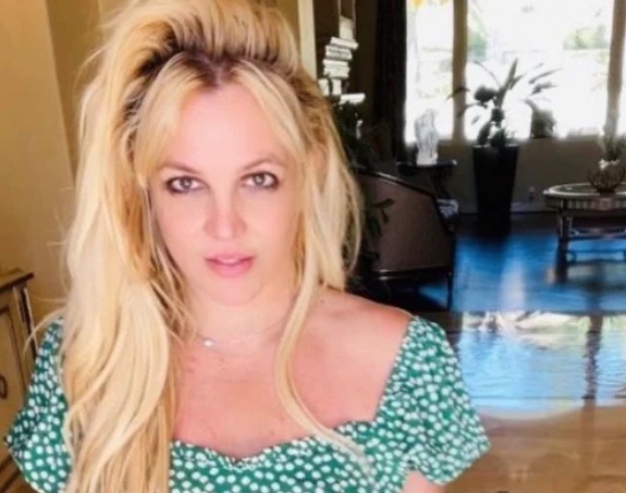 'Rezo para que queimem no inferno', diz Britney Spears sobre os pais