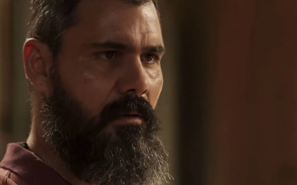 Alcides será estuprado por Tenório em Pantanal