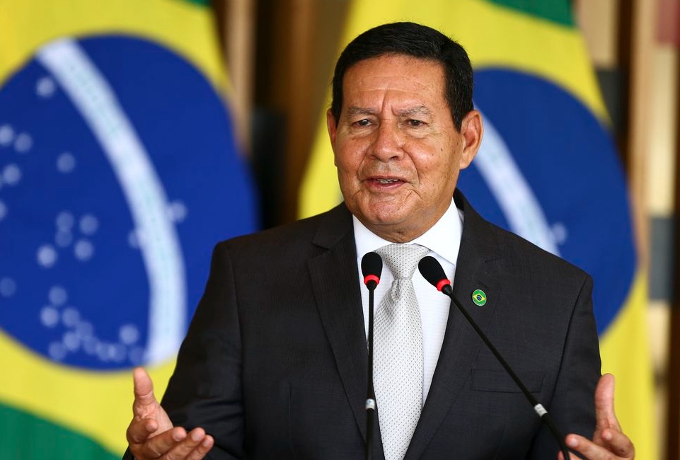 Mourão e Lira viajam para não assumir a Presidência; entenda a manobra