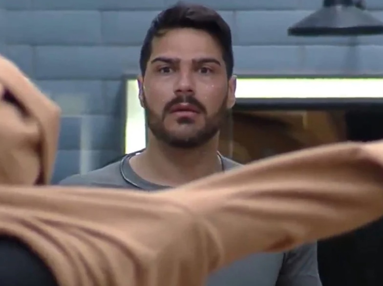 A Fazenda: Shayan leva 3 punições em menos de 24h e desperta ira dos peões 