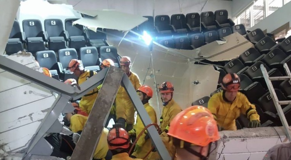 Desabamento de arquibancada causa nove mortes em São Paulo