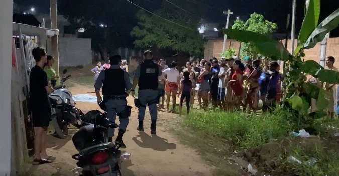 Vizinhos presenciam execução de homem na frente de mercadinho no Amazonas