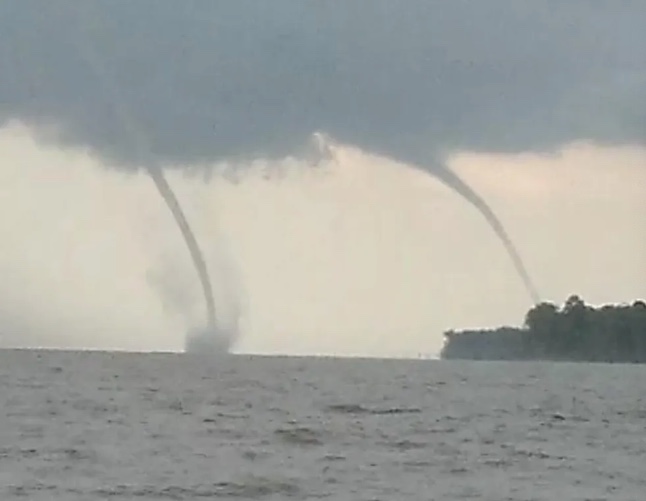 Vídeo: Ribeirinhos flagram duas trombas d’água do rio Amazonas