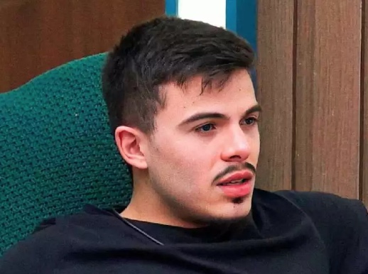 Flagrado transando no carro, Thomaz Costa afirma que 'sexo só depois do casamento'