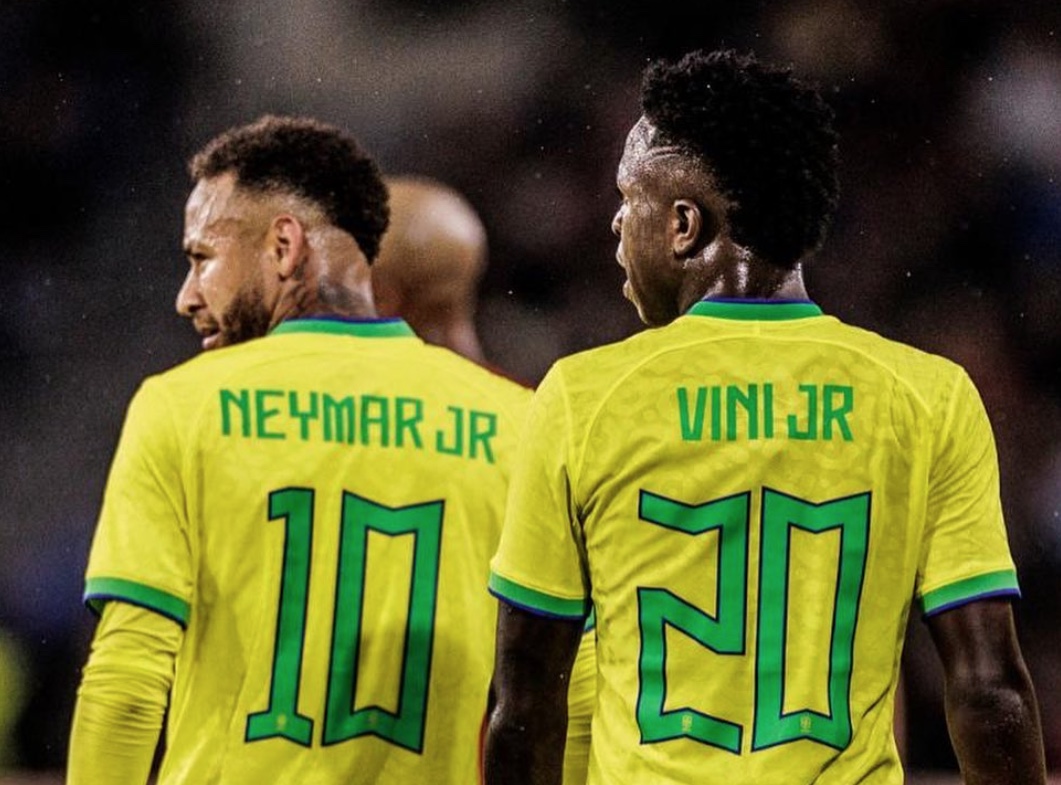 Vinicius Junior fala em sonho realizado ao postar foto com Neymar: ‘Ídolo’