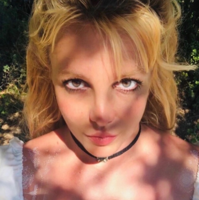 Britney Spears lembra que seguranças a viam nua e tomando banho