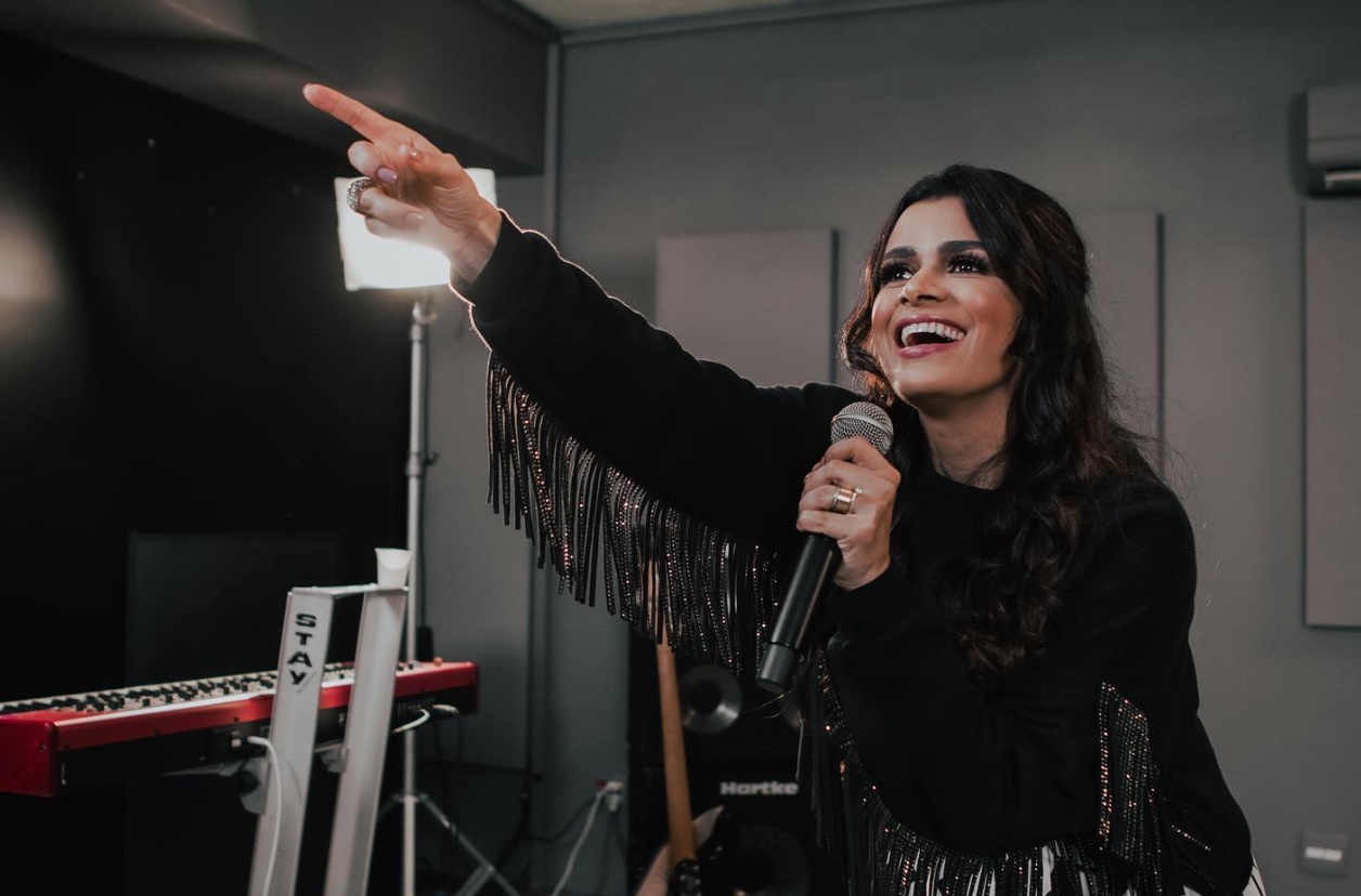 Prefeito contrata cantora gospel Damares para show no Amazonas