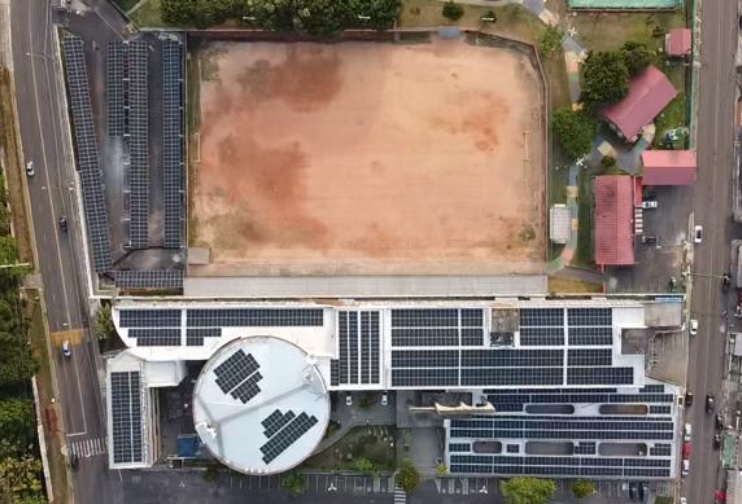 Câmara de Manaus instala mais de 1,4 mil placas de energia solar