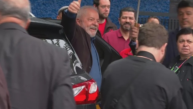 Lula vota em São Bernardo acompanhado de Alckmin, Haddad, Gleisi e Janja