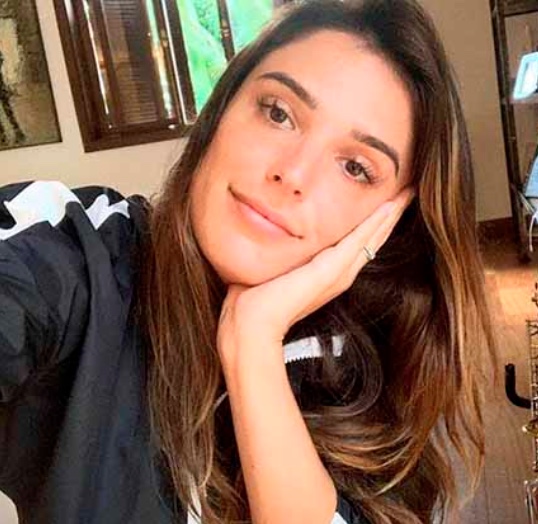 Rafa Brites leva vassoura para zona eleitoral 